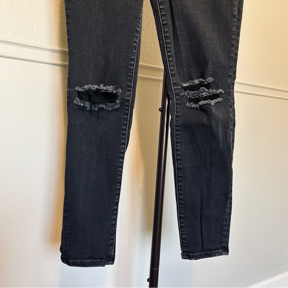 American Eagle Black Distressed Denim Curvy Highest Rise Jegging women’s size 8 - Picture 3 of 6
